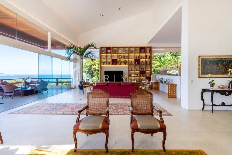 Furnished 1200 m² house with a balcony and 6 bedrooms — photo 10