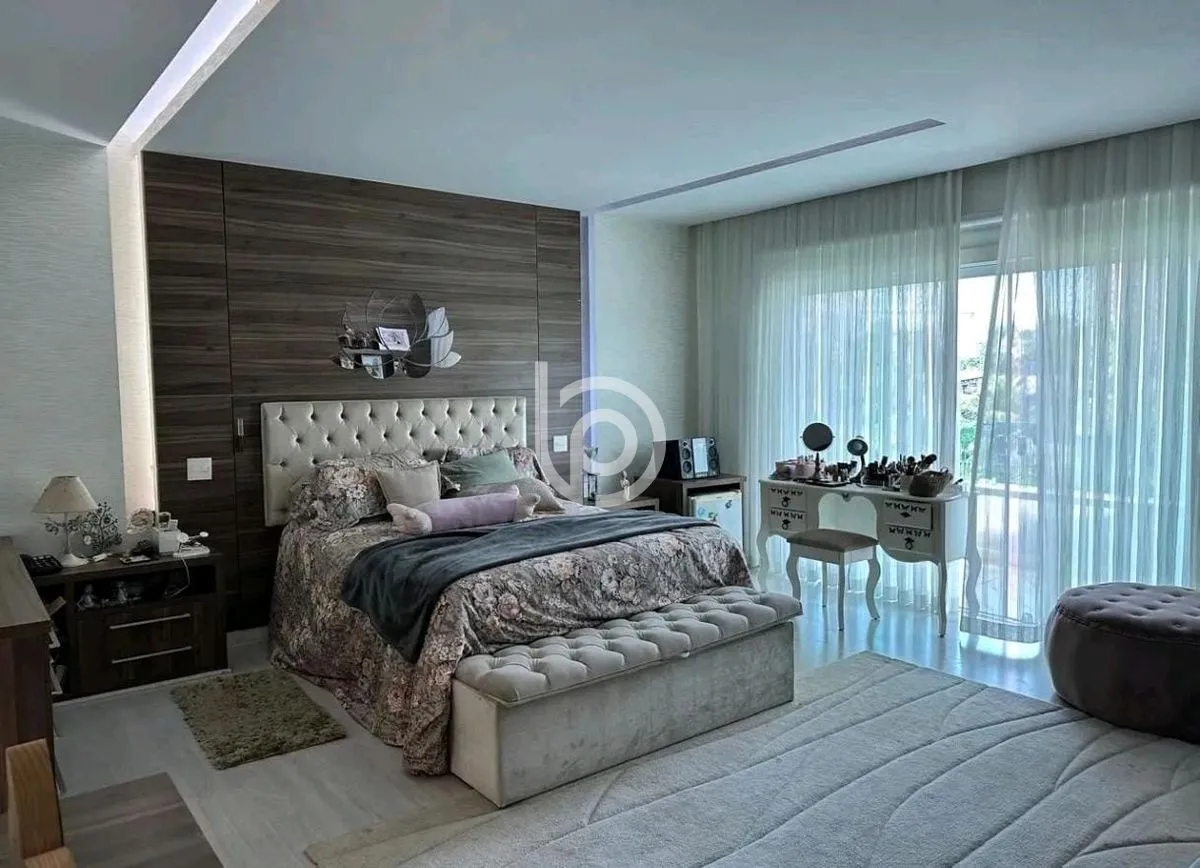 Furnished house-style apartment with 5 bedrooms and 5 baths — photo 13