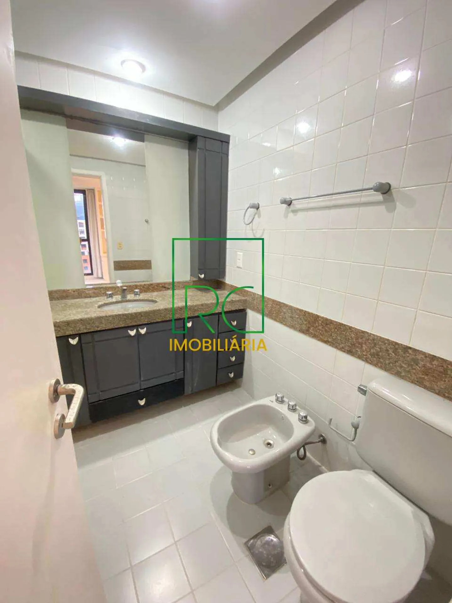 Unfurnished apartment with 3 bedrooms and water view — photo 23