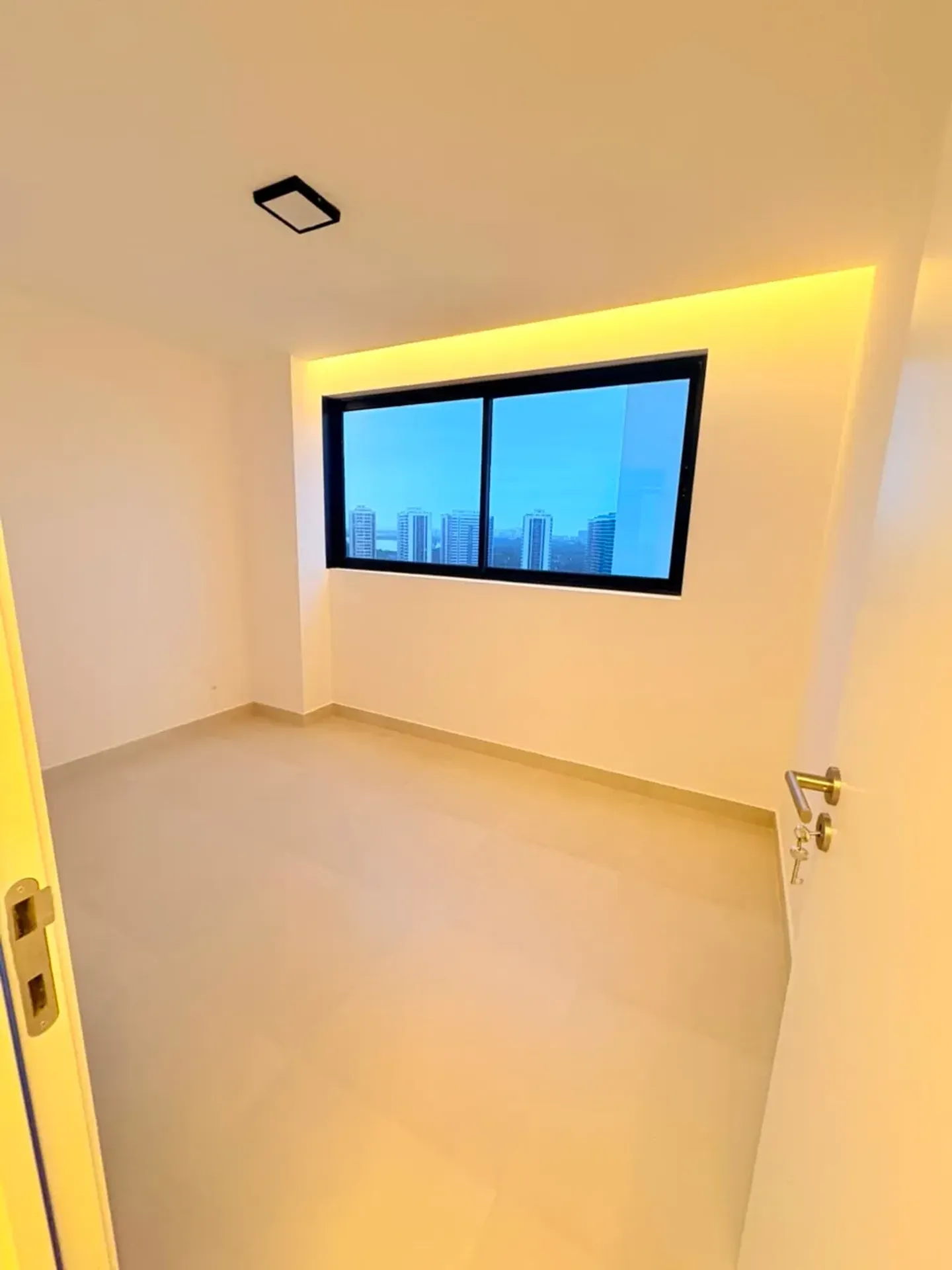 Home office in a 3-bedroom apartment, 66 m² — photo 4