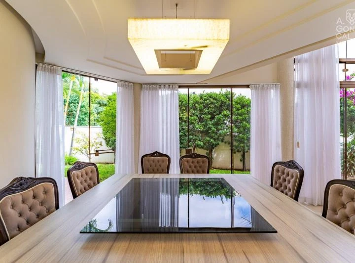 House with 654 m² and 4 bedrooms plus 6 parking spots — photo 6