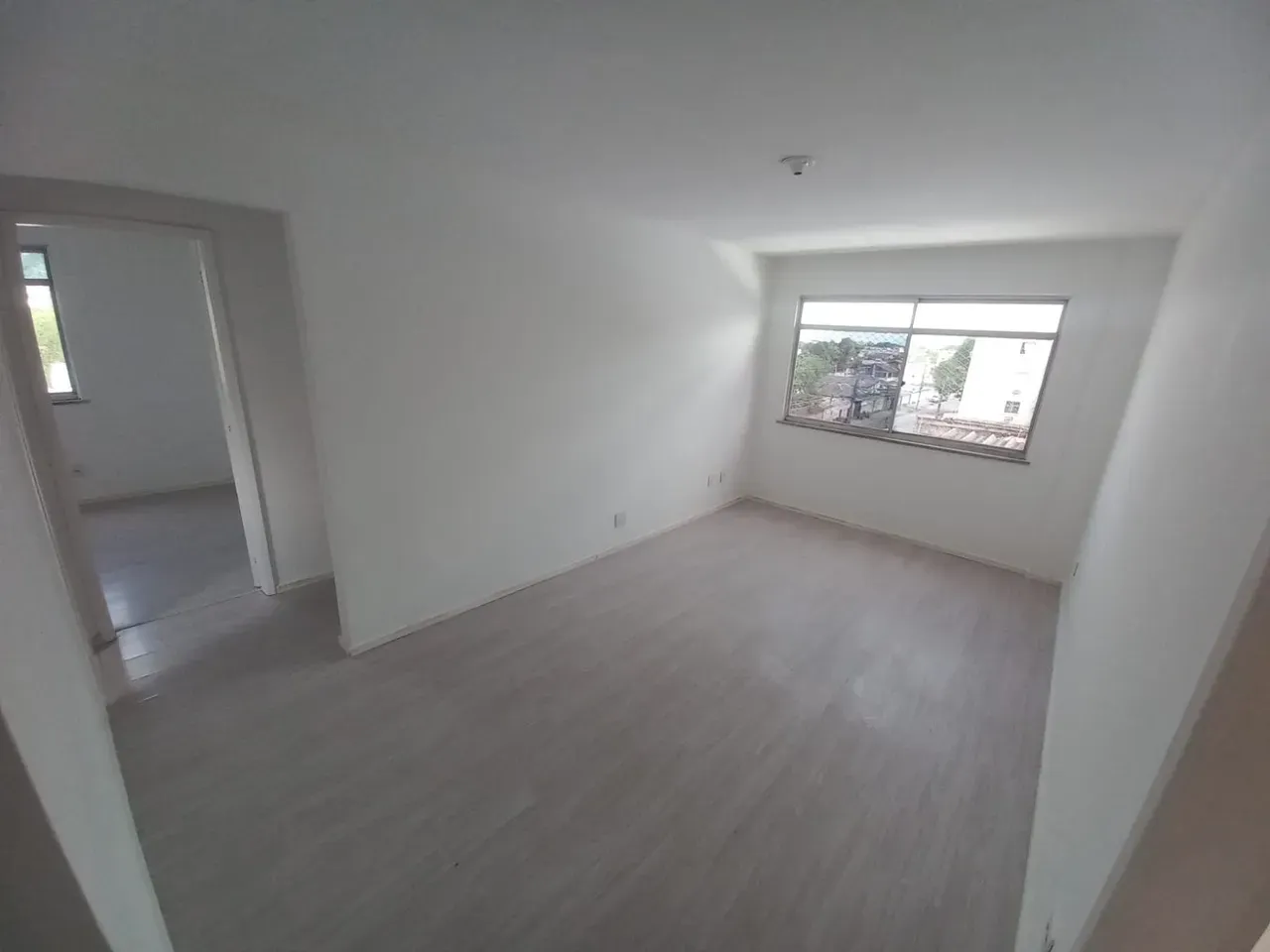 2-bedroom apartment with laundry area and 1 parking spot — photo 3