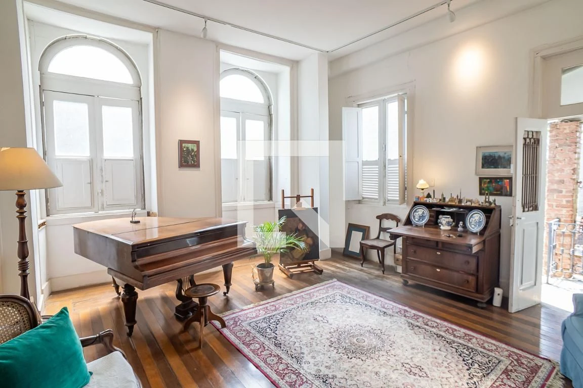 Furnished house, 300 m², with floor-to-ceiling windows — photo 8