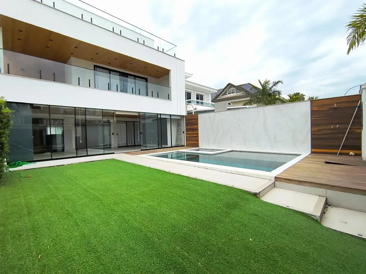 360 m² house with 4 bedrooms and open-plan kitchen — photo 15
