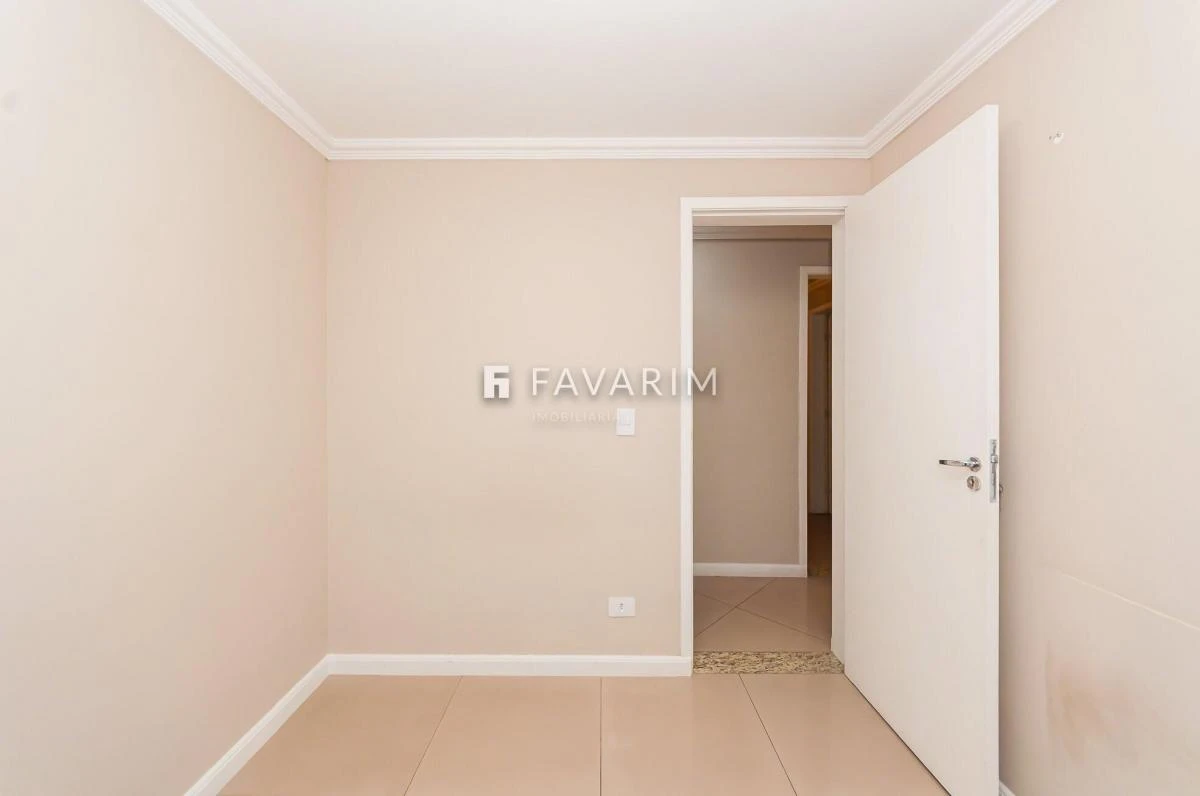 3-bedroom apartment in a building with a pool — photo 15