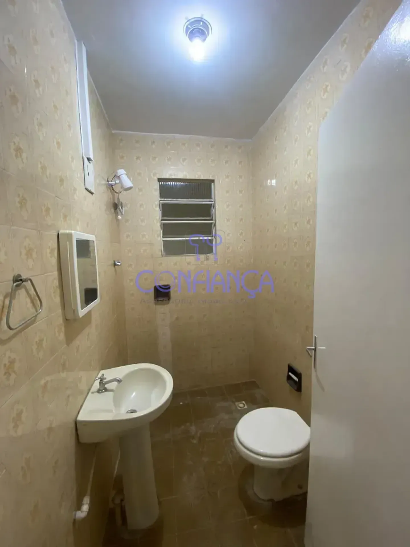 House with 3 bedrooms and a gas stove kitchen — photo 5