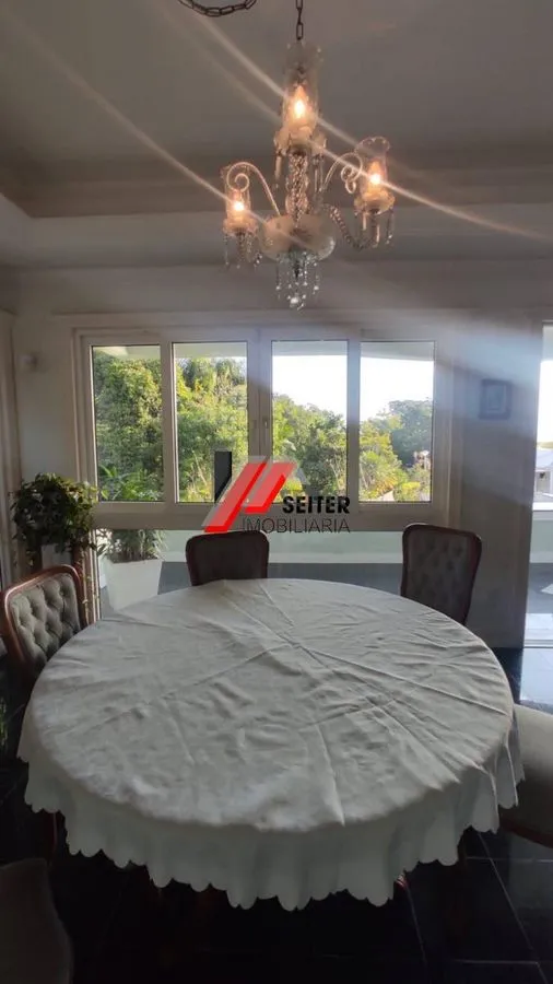 Rental house with 5 bedrooms and an open-plan kitchen — photo 26