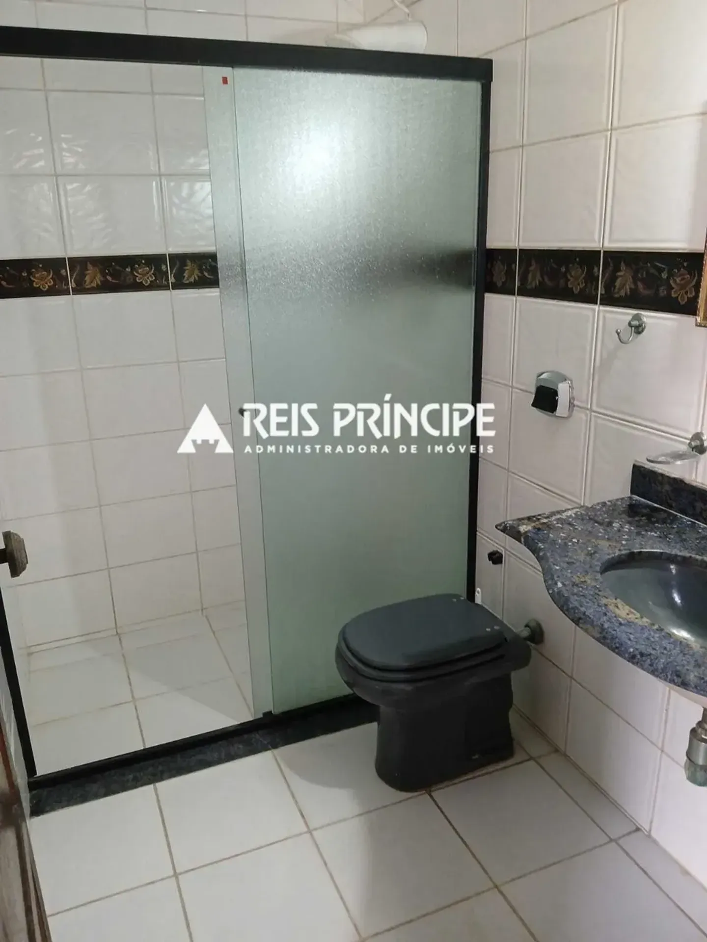 Unfurnished house with 4 bedrooms and 5 bathrooms — photo 24