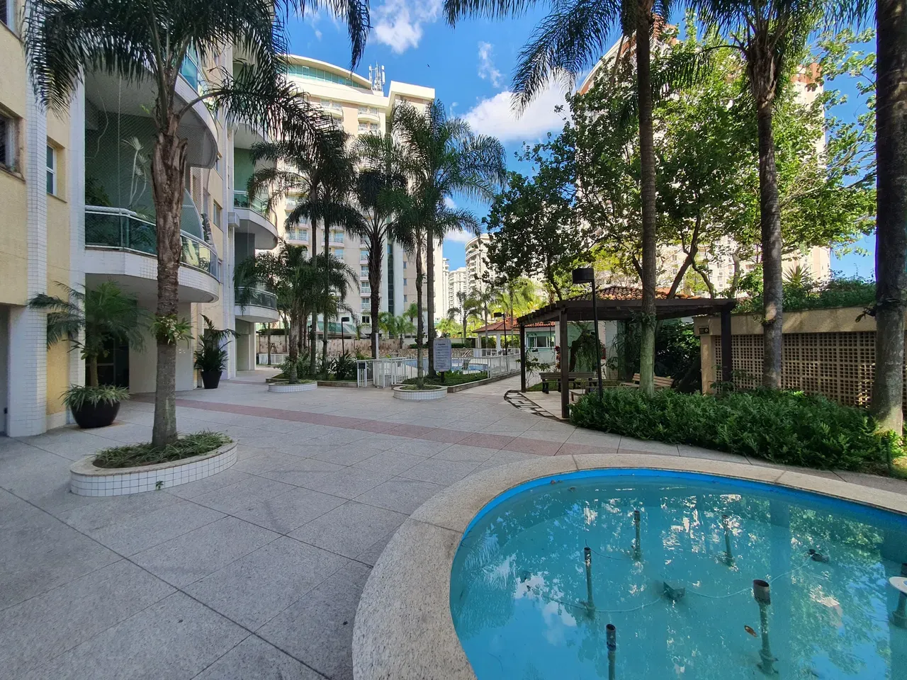 Park view in a 2-bedroom apartment, 90 m²