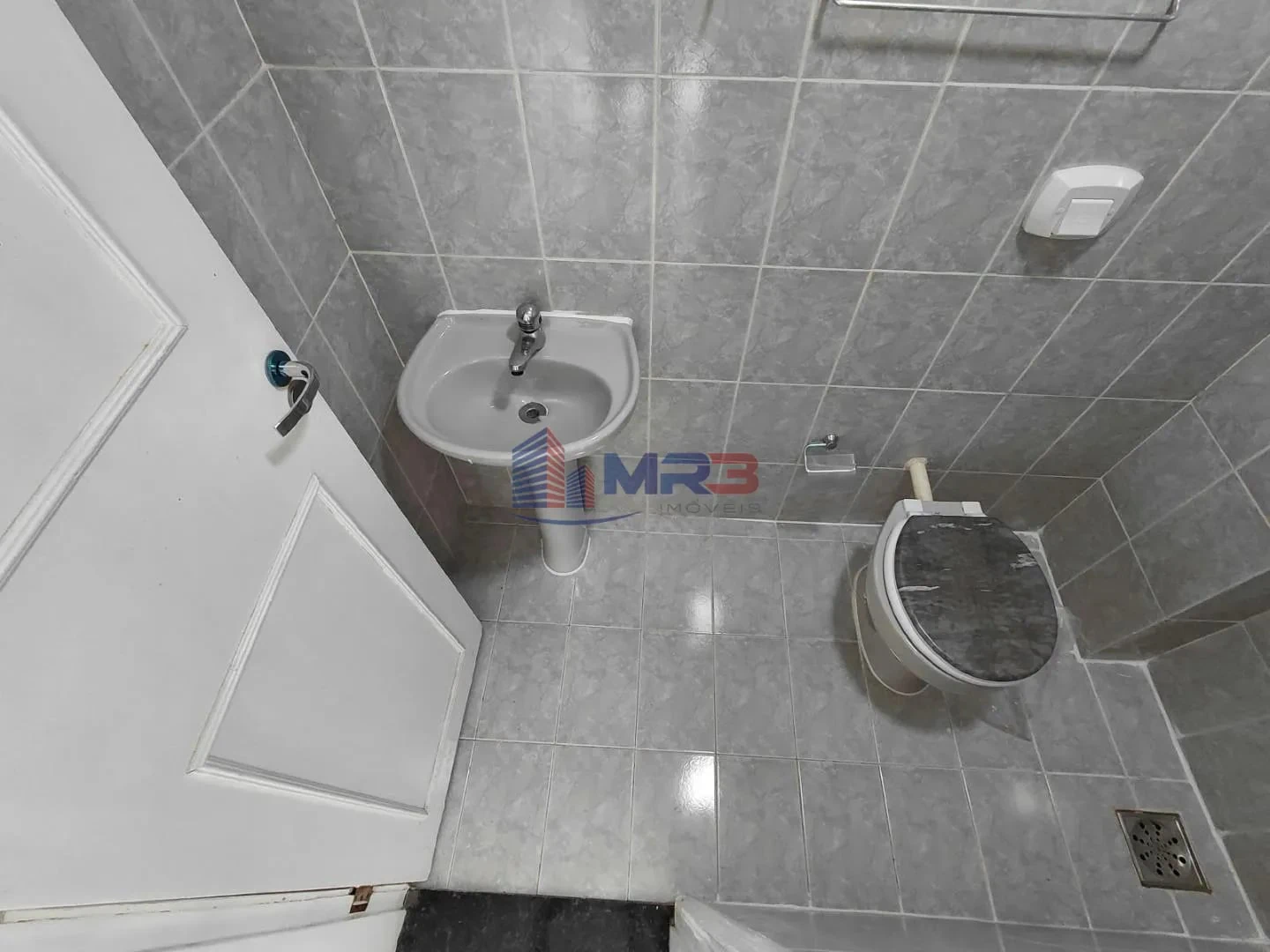 Квартира с 3 спальнями, оборудованной кухней и балконом — photo 26