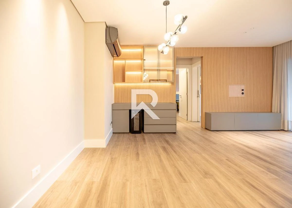 Furnished apartment, 87 m², with a glass-enclosed balcony — photo 19