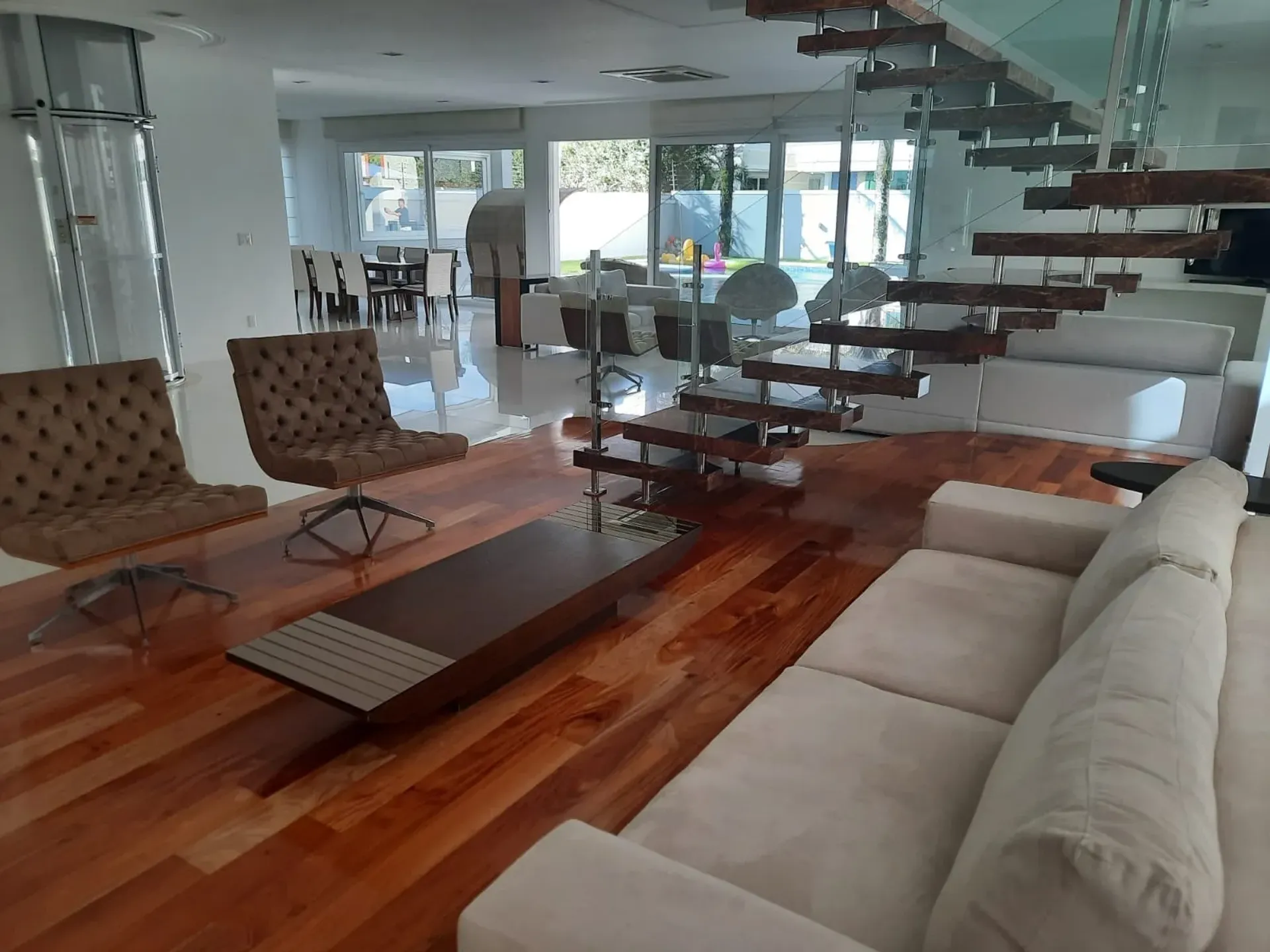 House with 7 bedrooms and an open-plan kitchen — photo 35