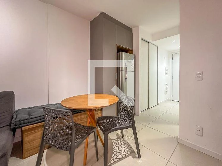 One-bedroom apartment in a building with a gym — photo 14