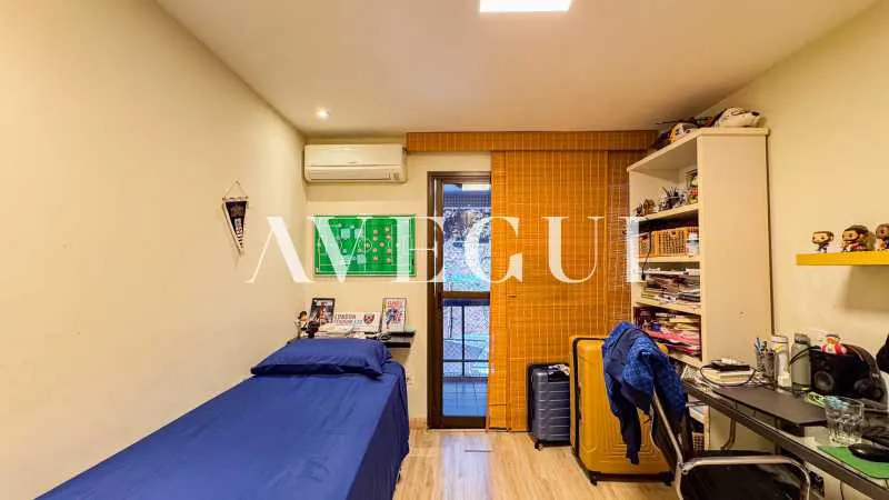 Apartment with a closed kitchen and 4 bedrooms — photo 21