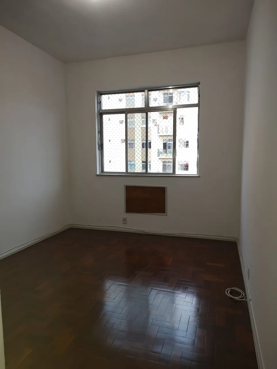 Apartamento de 2 quartos com piso de madeira ou laminado — photo 5