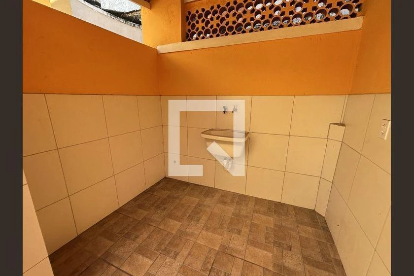 Balcony with a grill in a one-bedroom house, 62 m² — photo 18
