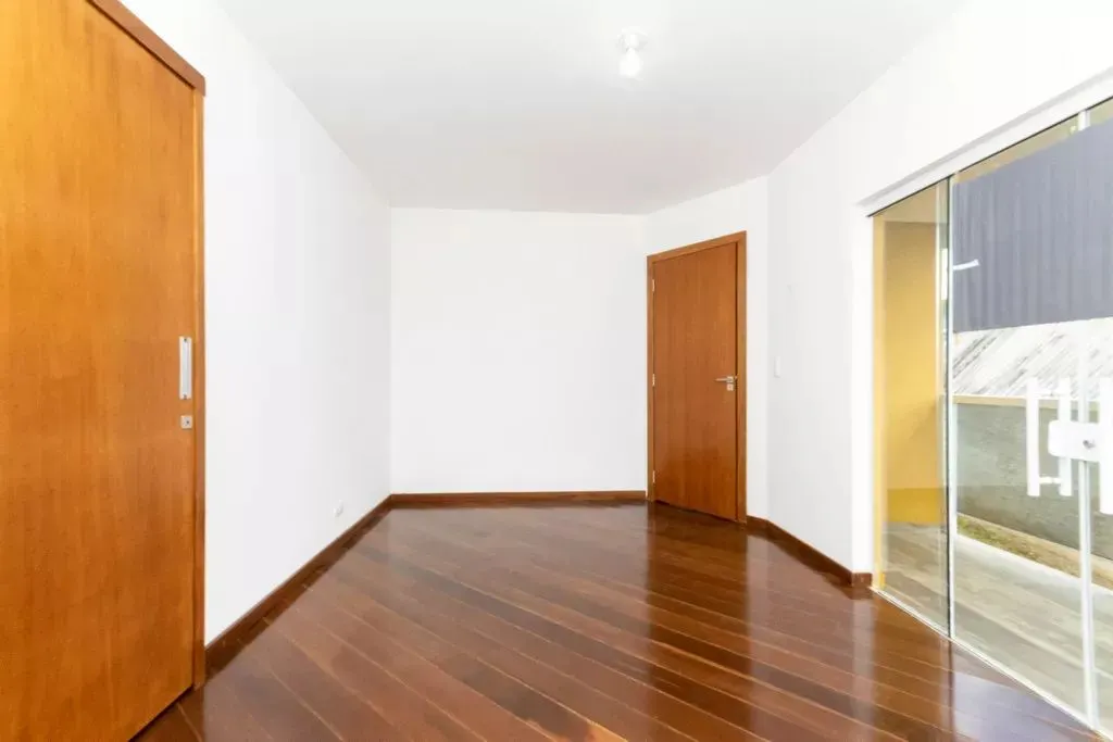 Будинок з 4 спальнями та 261 м² і балконом — photo 19