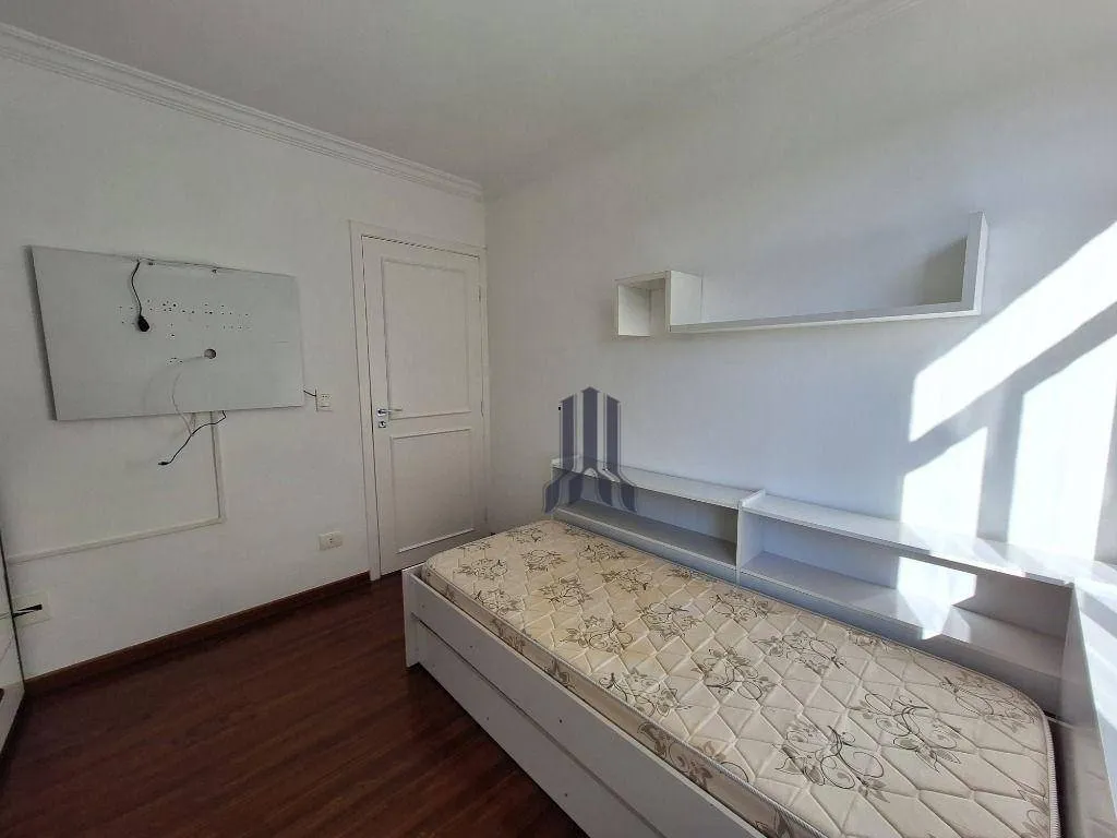 113 m² apartment with a bathtub and a walk-in closet — photo 11