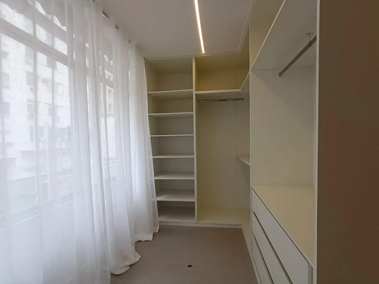 3-bedroom apartment with a walk-in closet in Rio de Janeiro