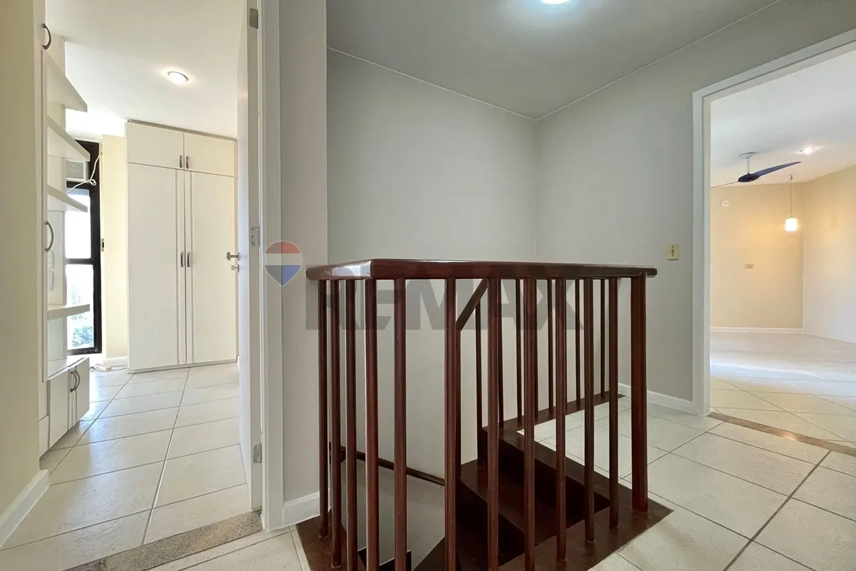Duplex penthouse with 3 en-suite bedrooms and 200 m² — photo 55