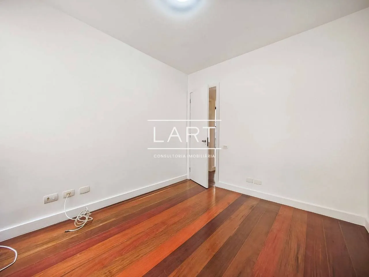 Floor-to-ceiling windows in a 3-bedroom apartment, 125 m² — photo 12