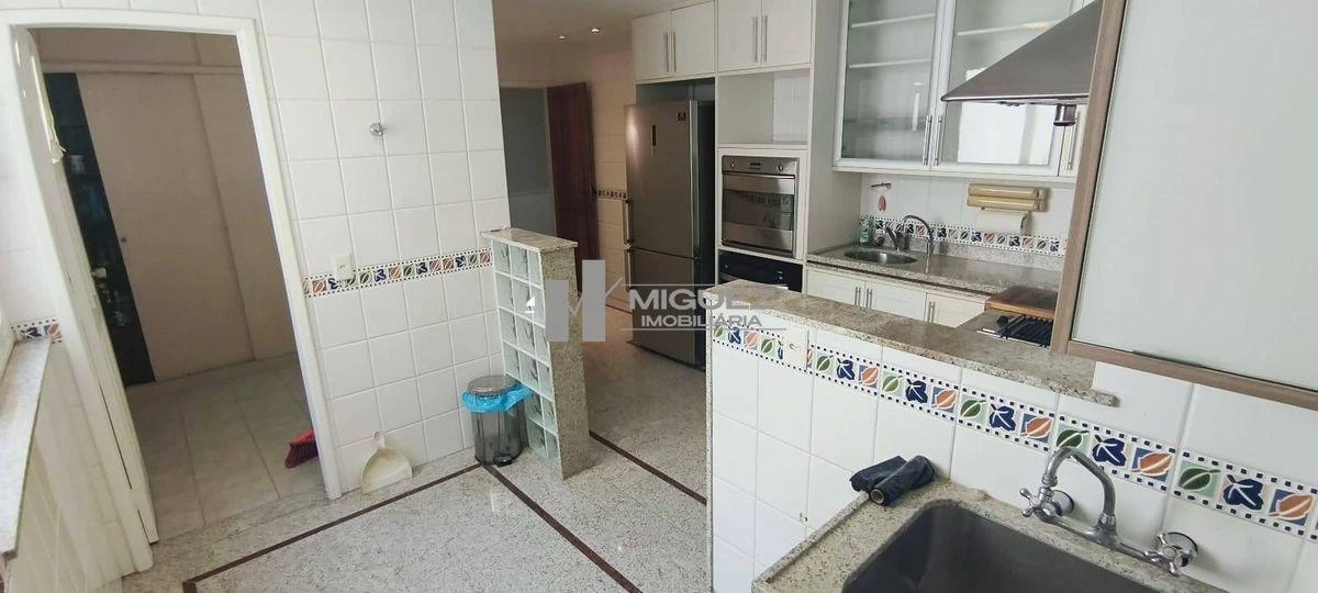 Furnished 321 m² apartment with 4 bedrooms and 2 parking — photo 31