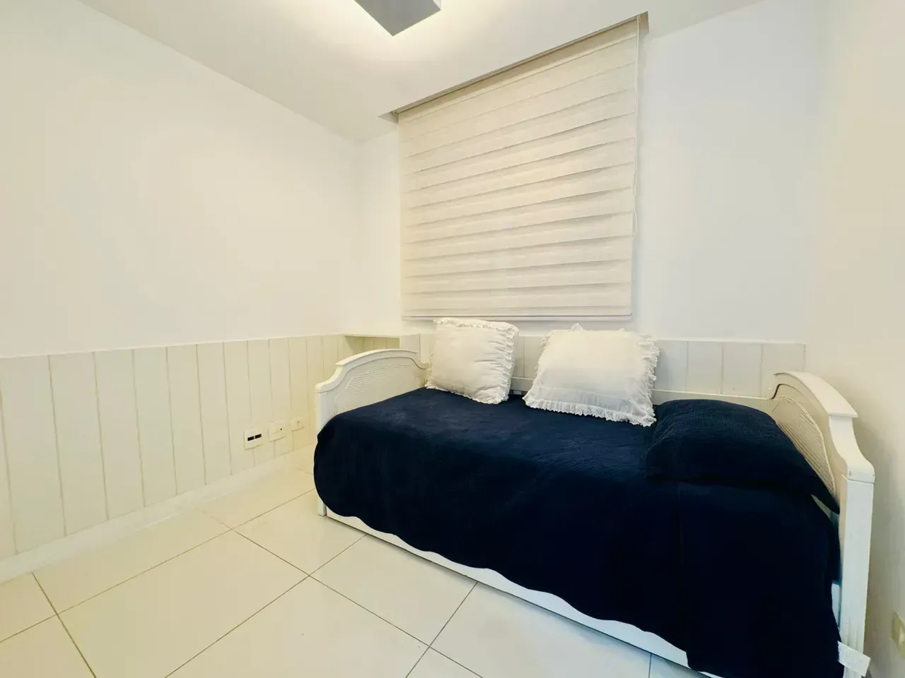 Furnished 3-bedroom apartment with open-plan kitchen — photo 22