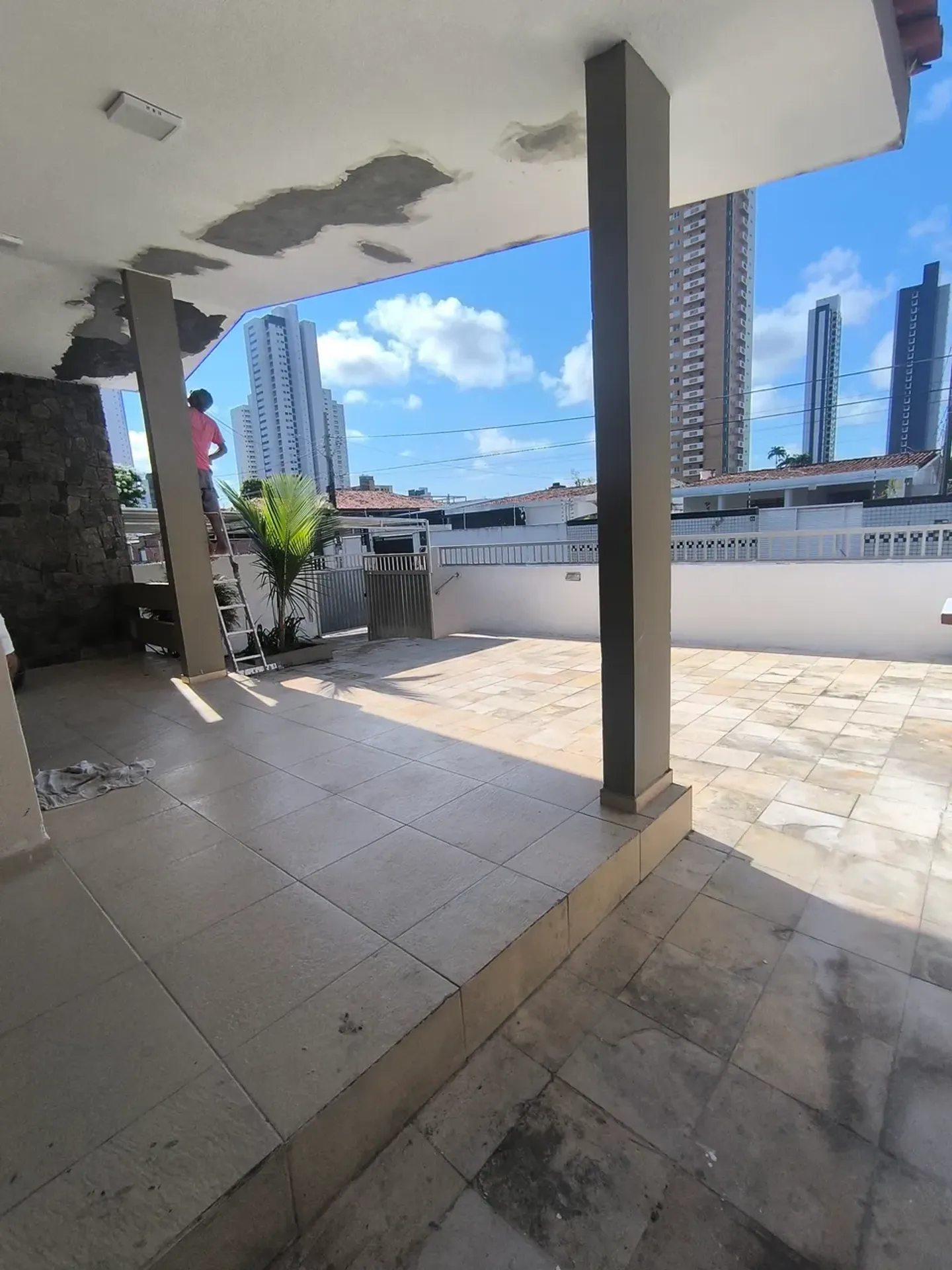 House, 300 m², with a grill on the balcony — photo 10