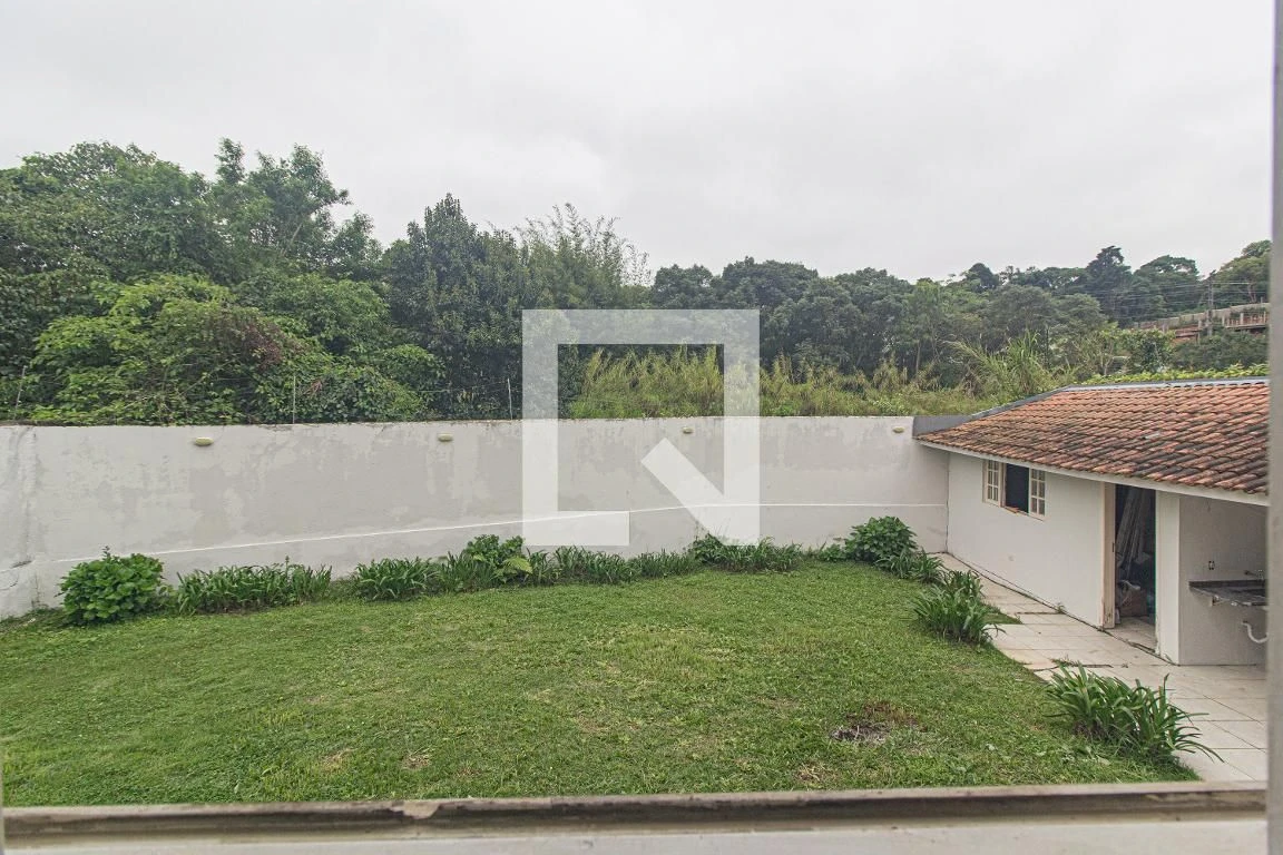 3-bedroom house with a walk-in closet in Curitiba — photo 18