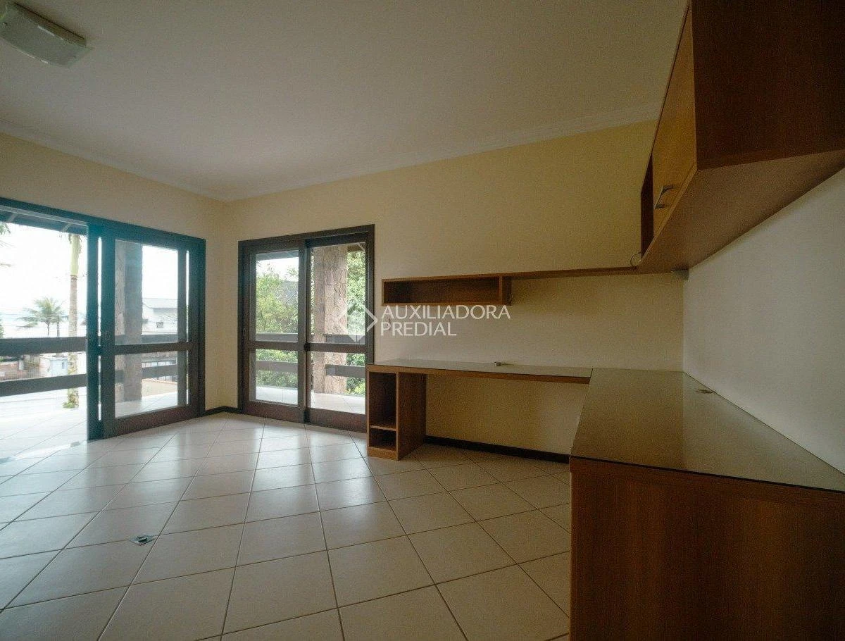 1723 m² house with a bathtub and a grill on the balcony — photo 52