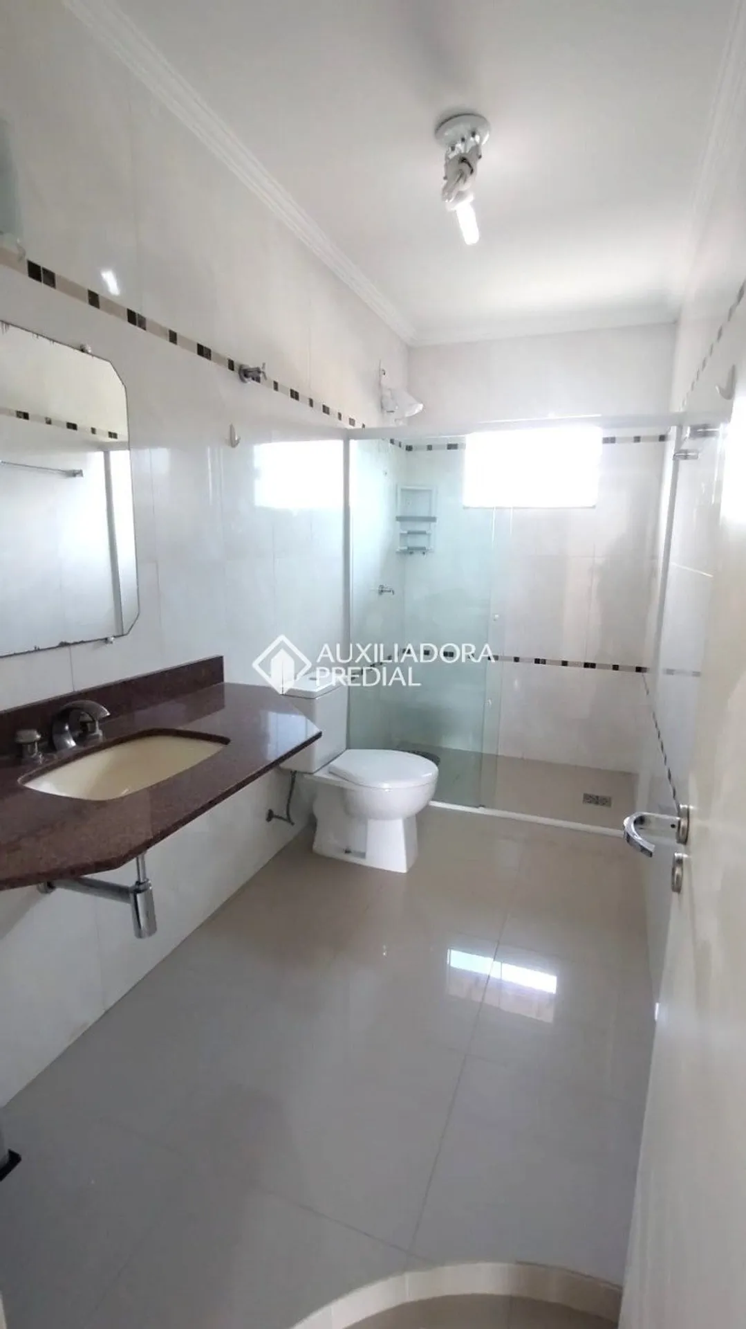 200 m² house with a bathtub and a glass-enclosed balcony — photo 19