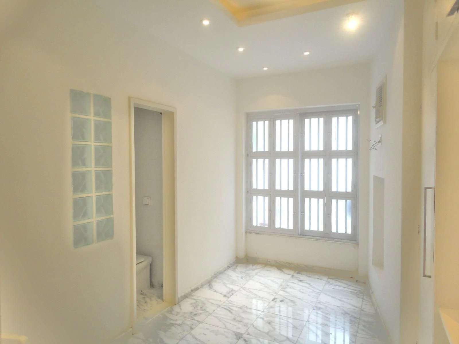 Apartamento mobiliado com 4 quartos e cozinha fechada — photo 35