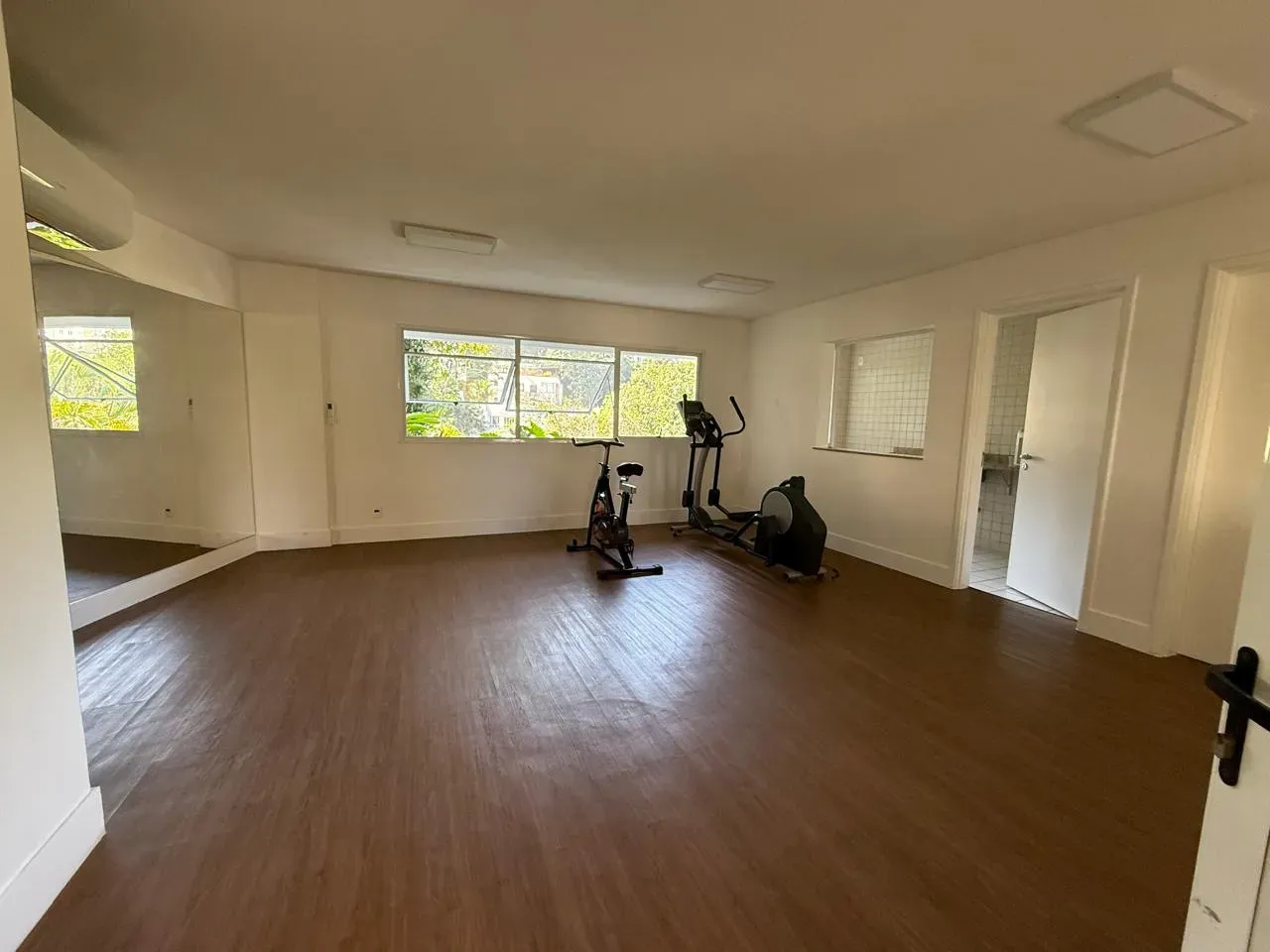 Furnished 470 m² house with 4 en-suite bedrooms and pool — photo 15