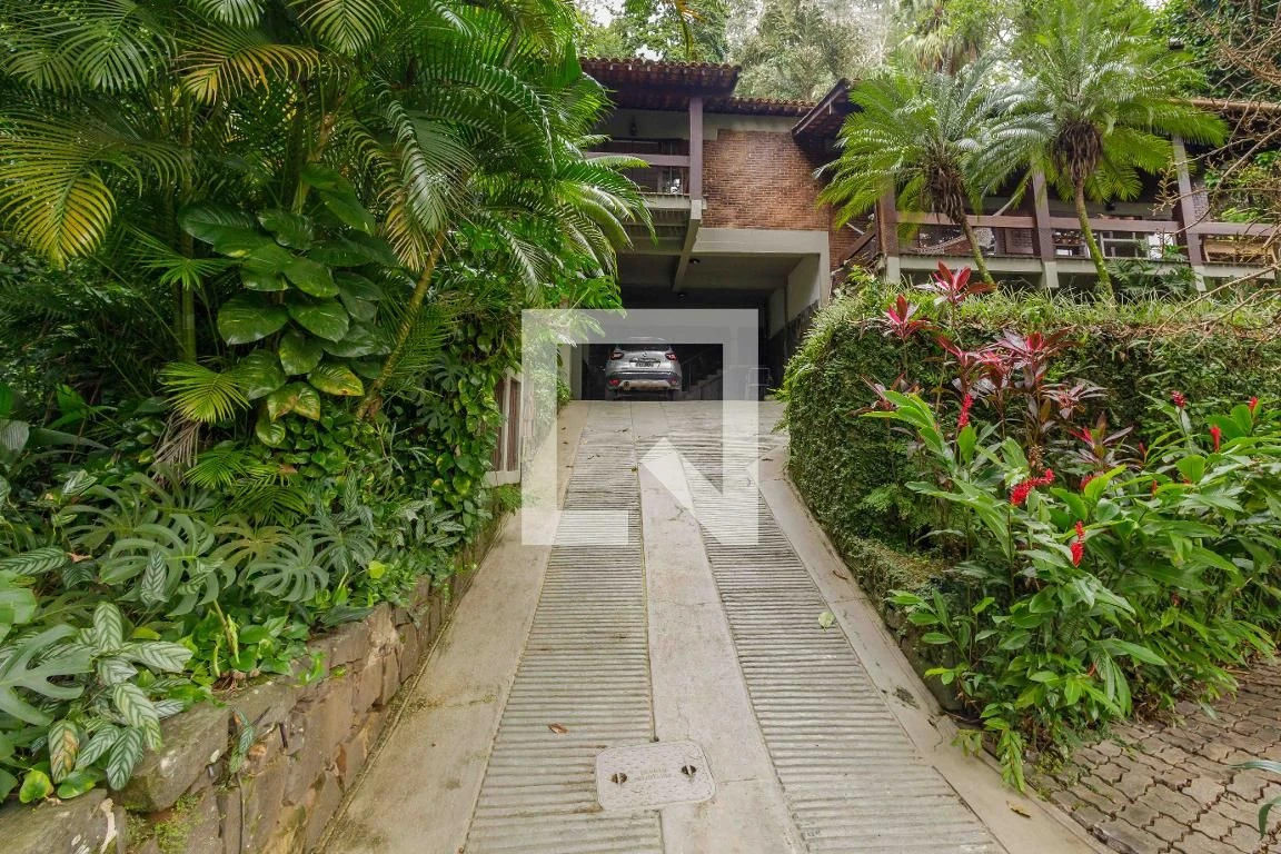 4-bedroom house with a walk-in closet in Rio de Janeiro — photo 68