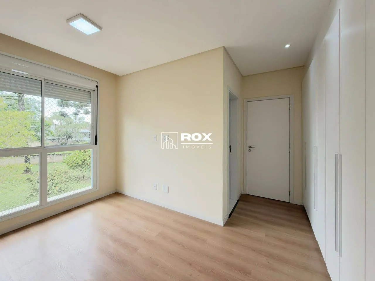 Glass-enclosed balcony in a 3-bedroom apartment, 105 m² — photo 28