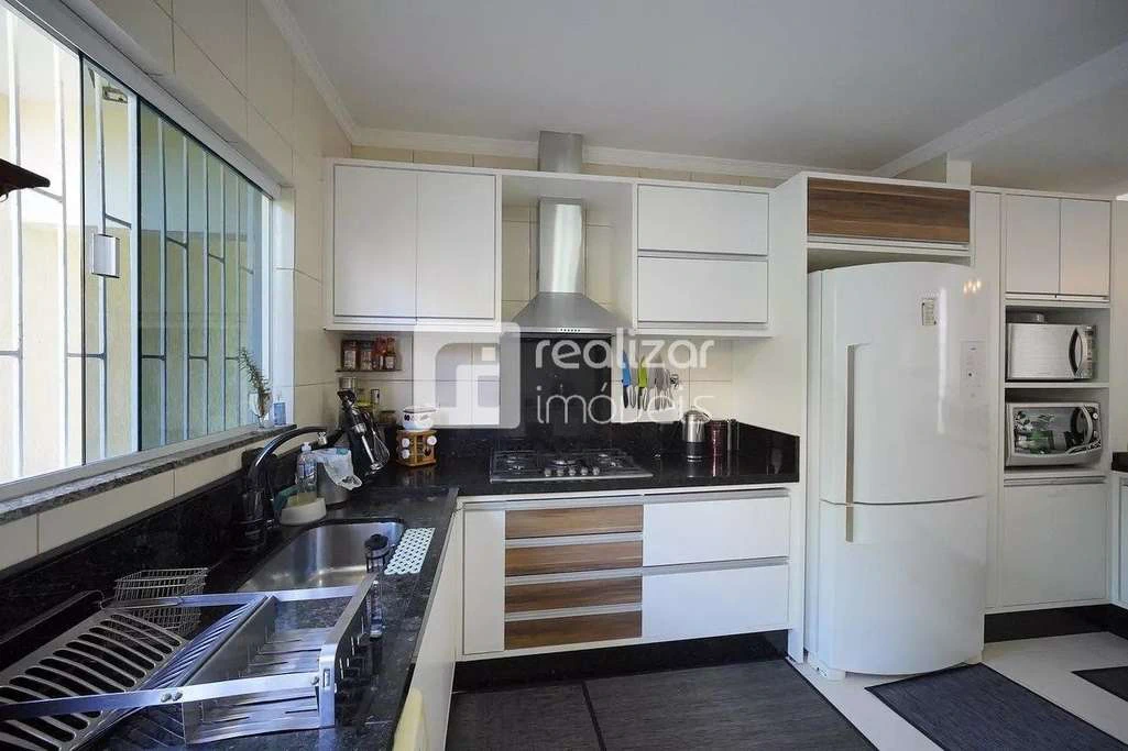 5-bedroom house with 360 m², garden and private BBQ — photo 3