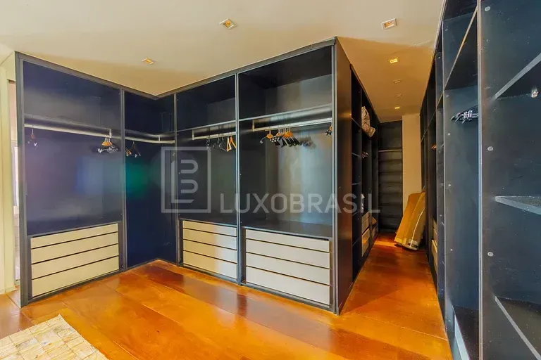 Furnished house with 5 bedrooms and an open-plan kitchen — photo 22