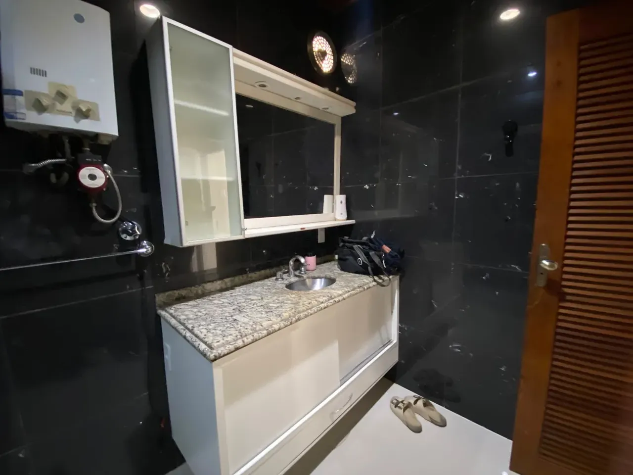 Walk-in closet in a 3-bedroom apartment, 153 m² — photo 15