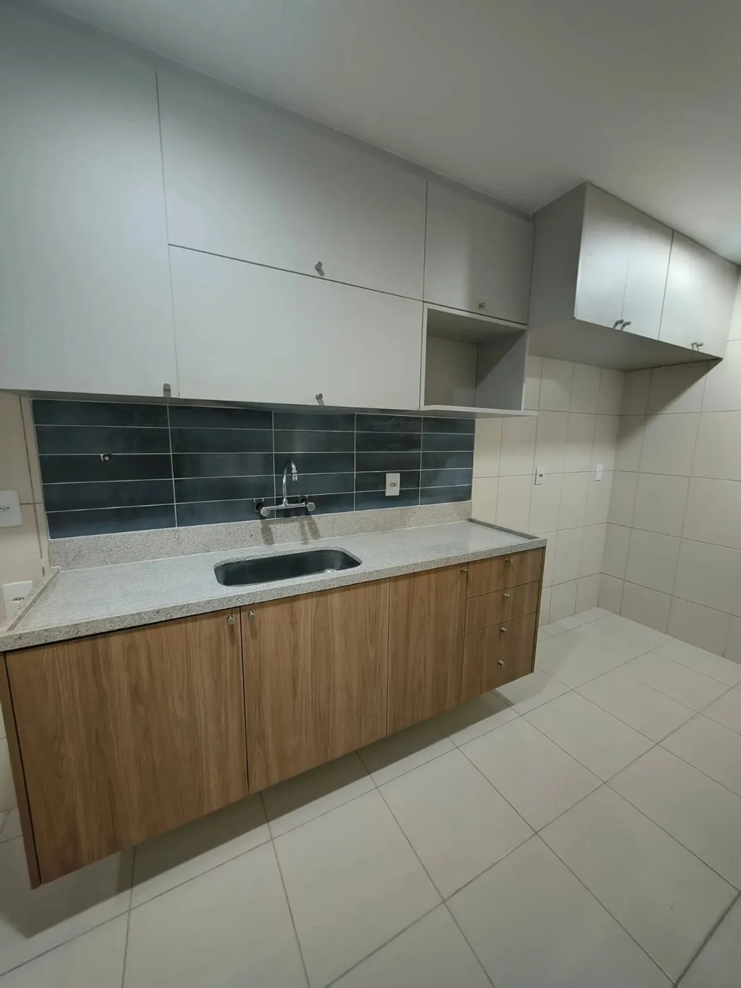 3-bedroom apartment with 3 bathrooms and glass balcony — photo 21
