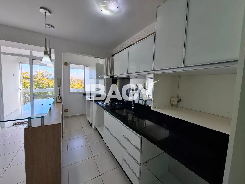 Furnished 95 m² apartment with 2 bedrooms and a desk — photo 18