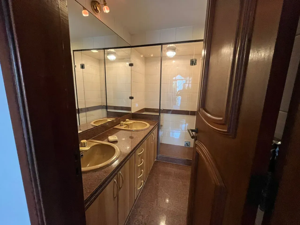 Furnished apartment with 4 bedrooms and a closed kitchen — photo 5