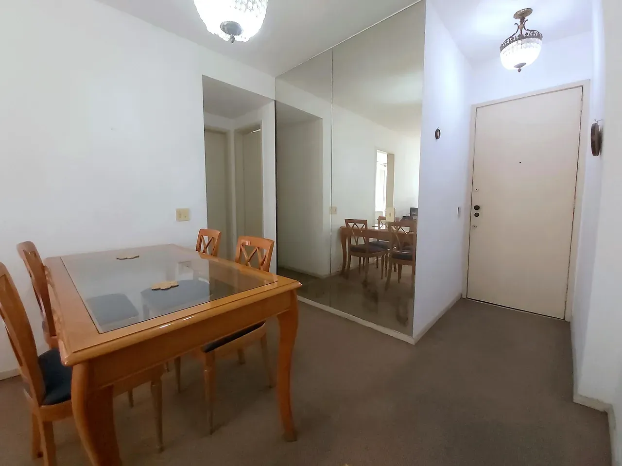 One-bedroom apartment in a building with a gym — photo 5