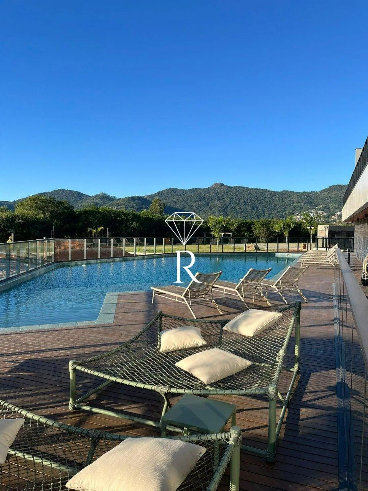 3-bedroom apartment with a grill on the balcony — photo 45