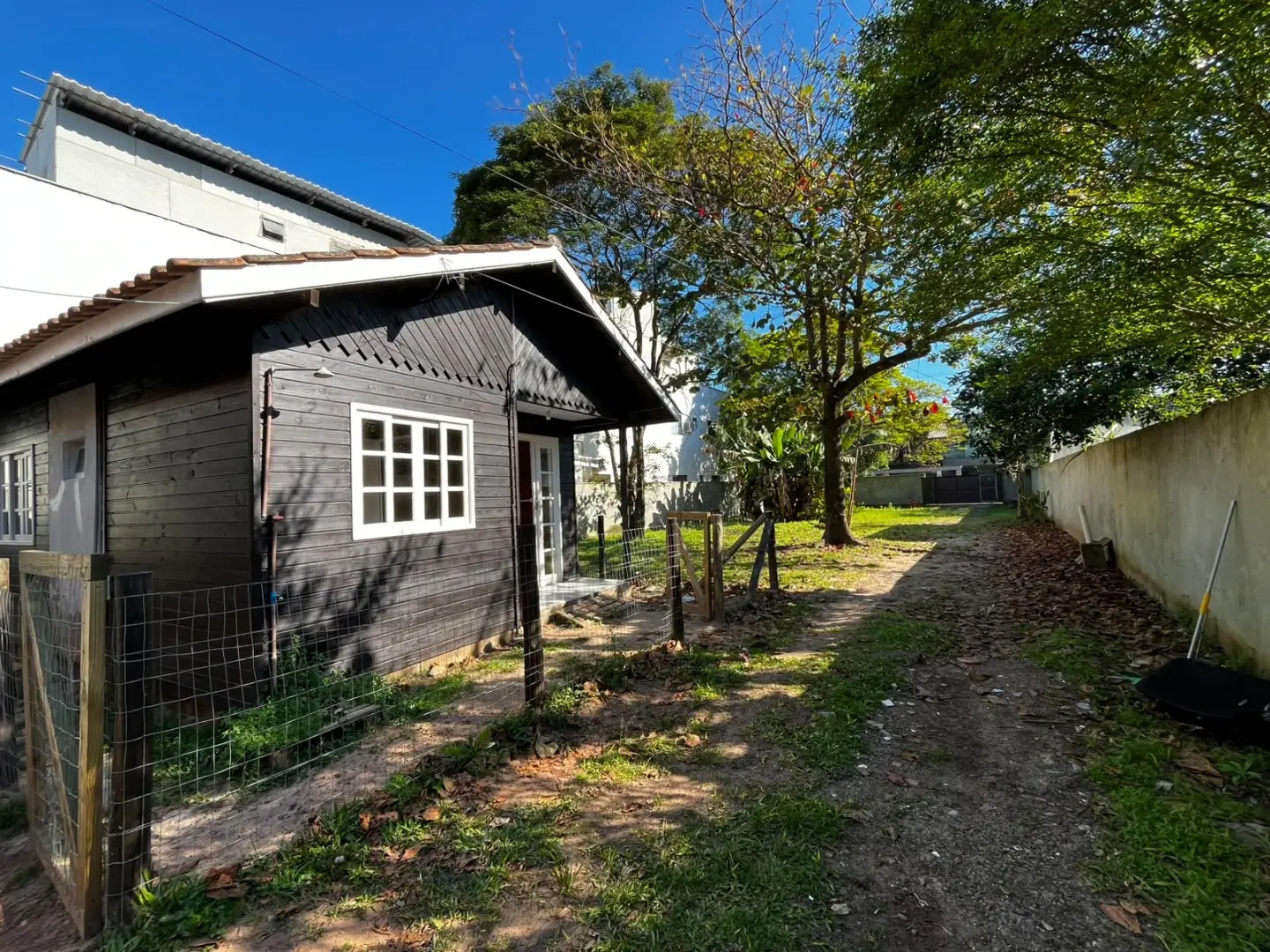 2-bedroom house with a garden — photo 2