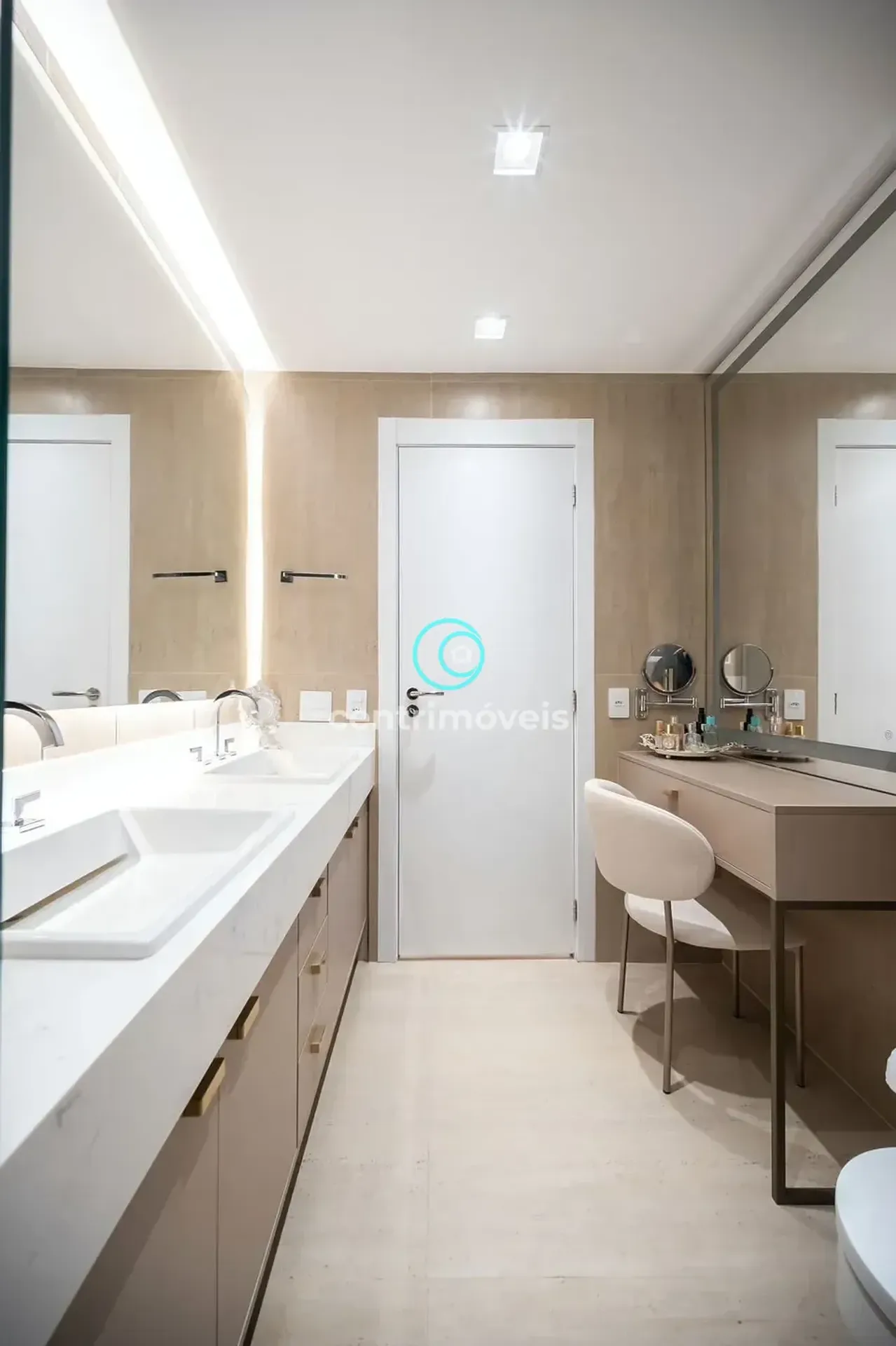Furnished 266 m² apartment with 4 bedrooms and balcony — photo 39