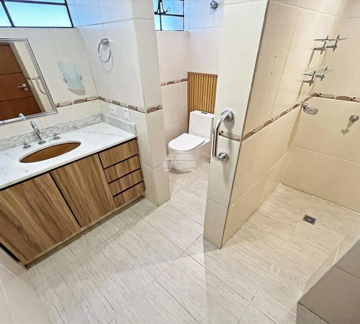 Washing machine in a 5-bedroom house, 280 m² — photo 23