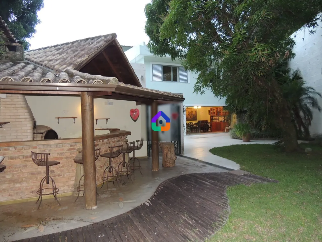 House with 4 bedrooms and 5 bathrooms plus 5 parking spots — photo 13