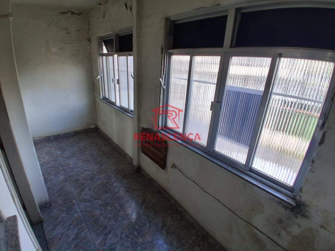 House with 5 bedrooms and 3 bathrooms, with a balcony — photo 23