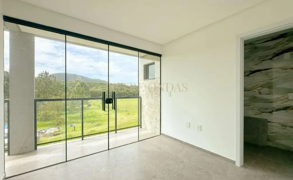 3-bedroom house with a mountain view in Florianópolis — photo 28