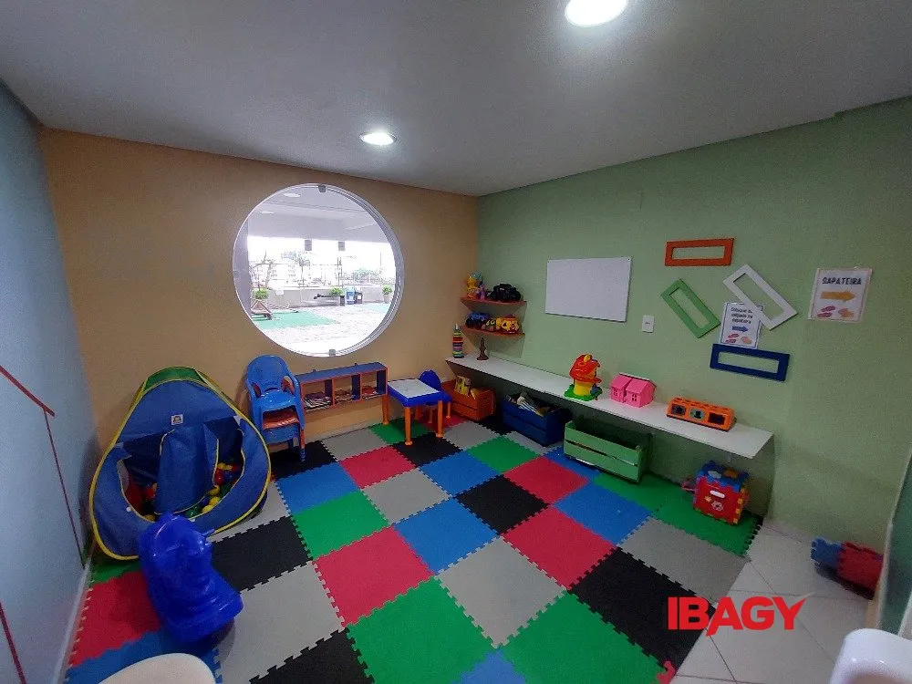 Furnished 95 m² apartment with 2 bedrooms and a desk — photo 58